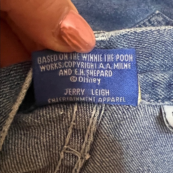 Vintage Disney Denim Shorts with Embroidered Pooh and Piglet - Picture 9 of 13